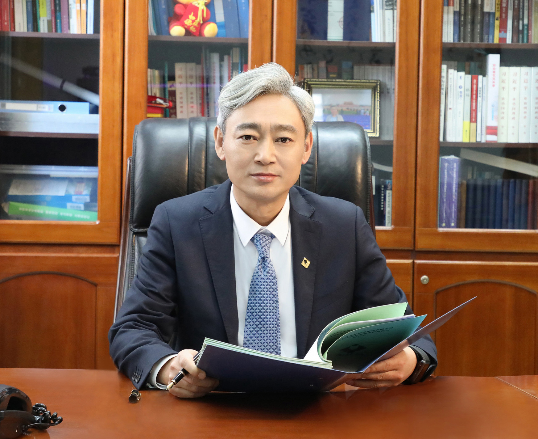 董事长、总经理：秦树东